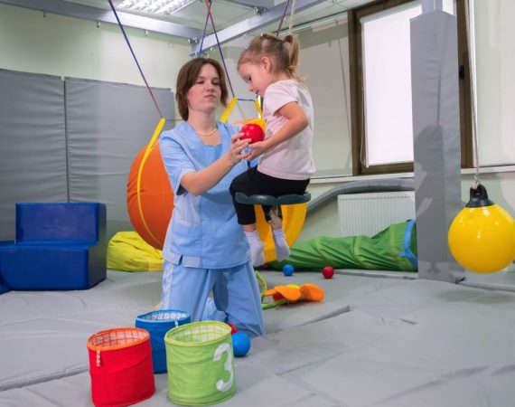 Jakie kwalifikacje daje ukończenie kierunku integracja sensoryczna – studia podyplomowe?